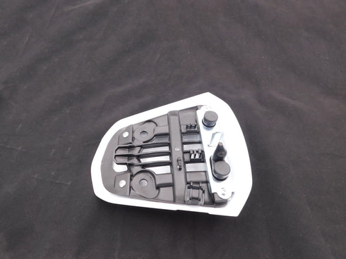 NEW OEM SUZUKI 2017-2024 GSXR 1000 BRILLIANT WHITE REAR PASSENGER SOLO SEAT COWL